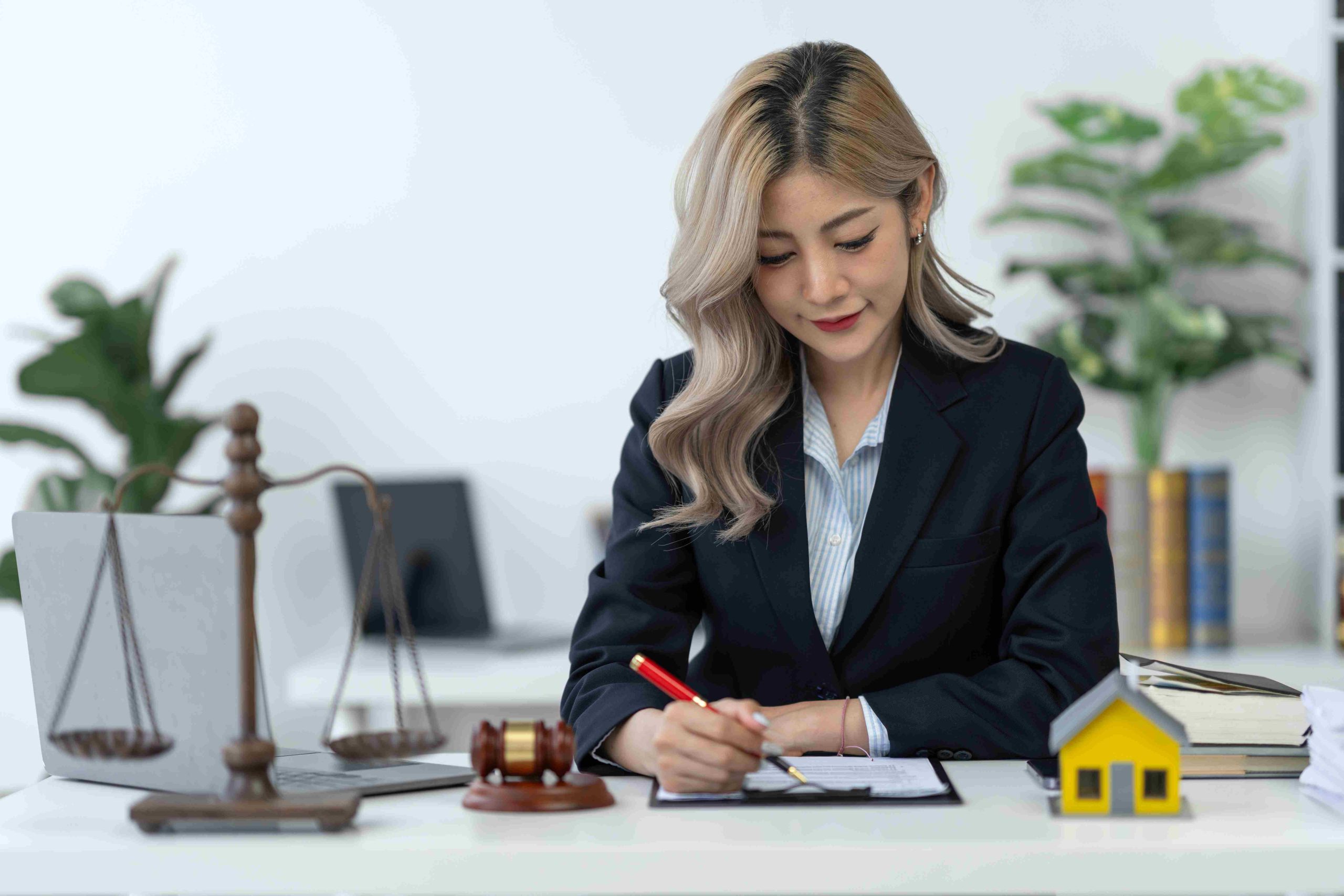 Why Hiring a Real Estate Lawyer in Dubai is Crucial for Property Security